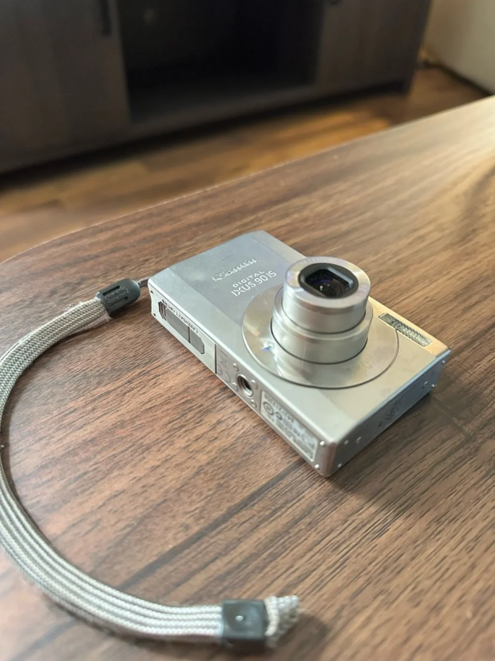Canon Digital IXUS 90 IS Camera
